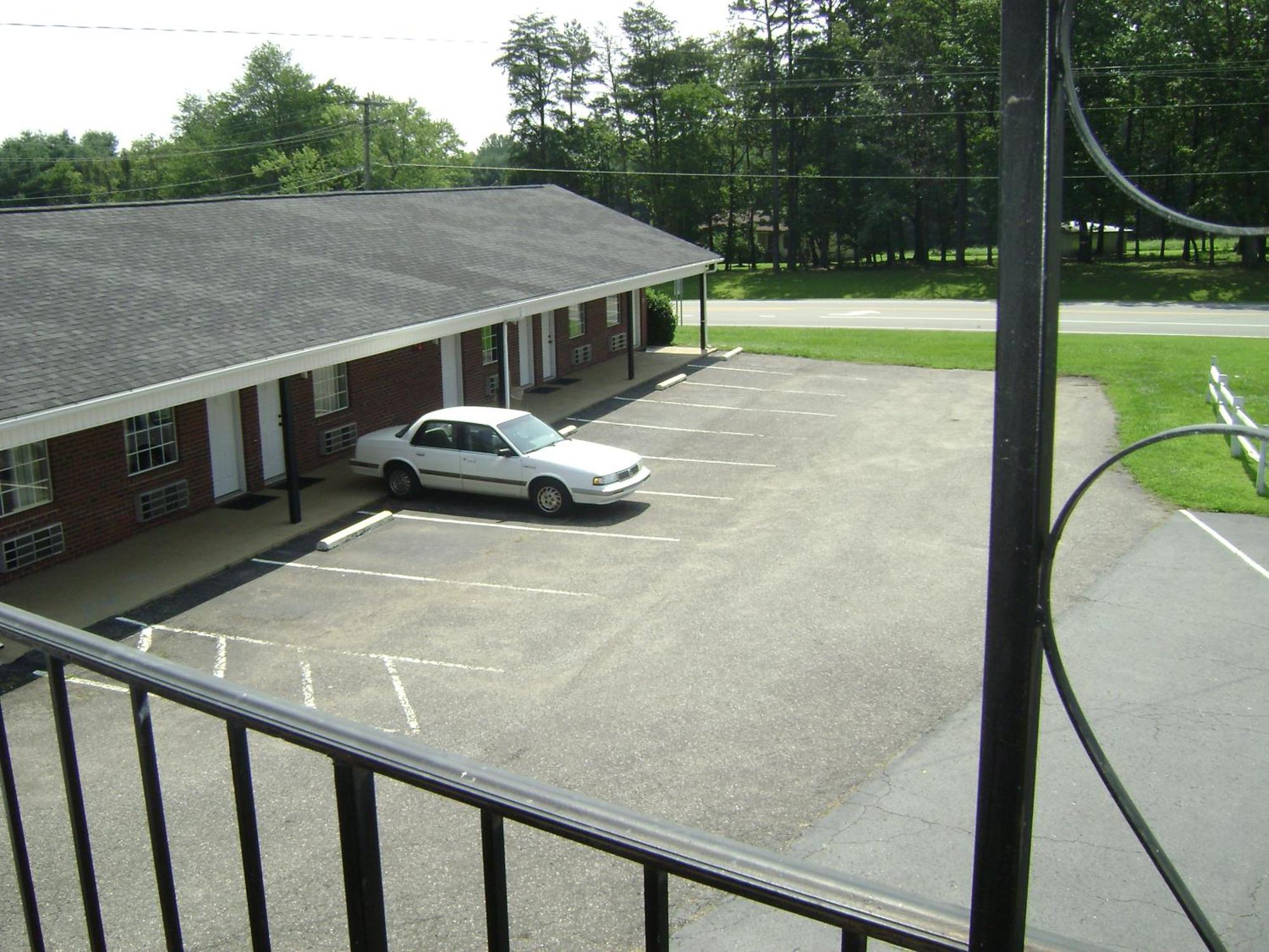Surry Inn - Dobson Exterior foto