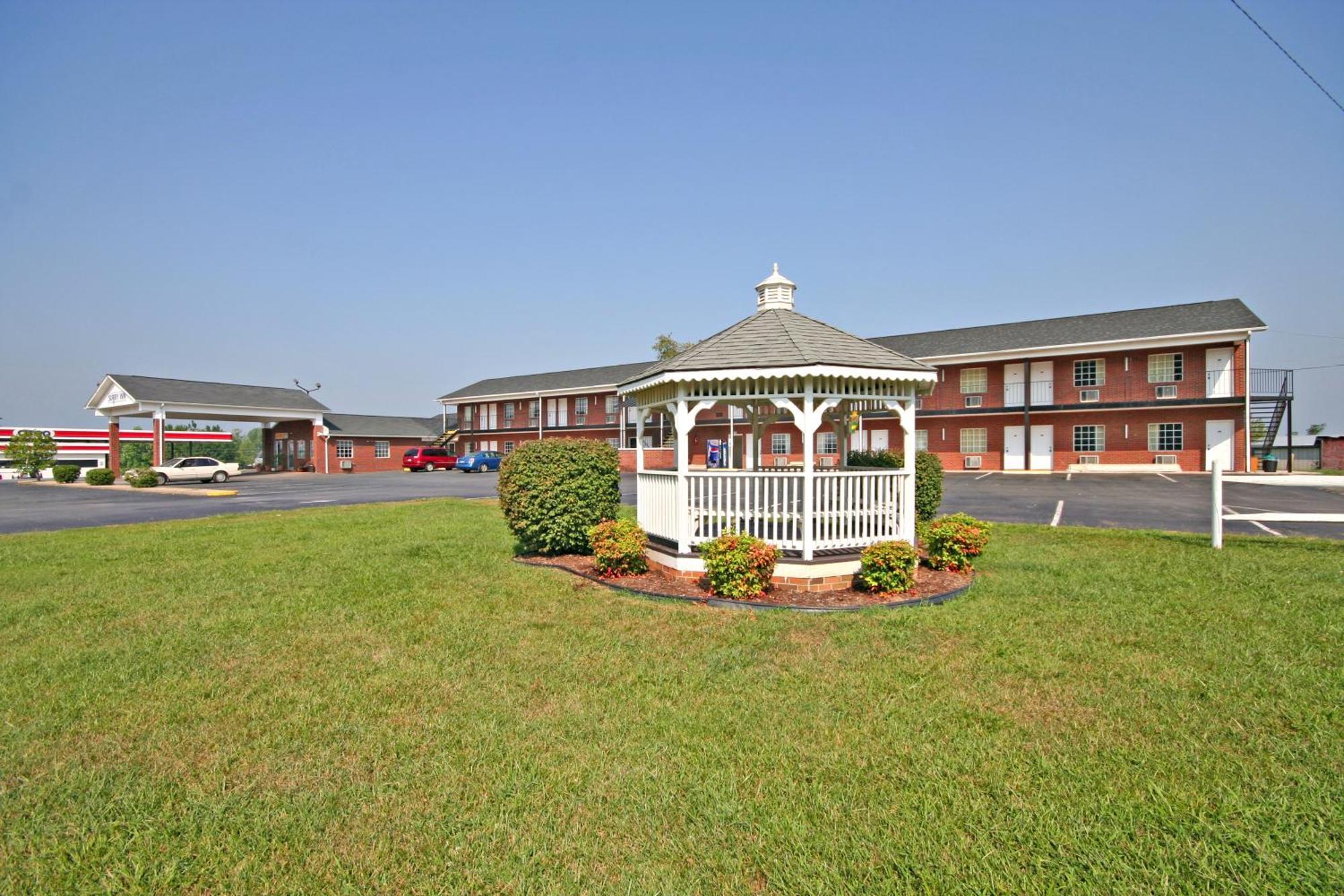 Surry Inn - Dobson Exterior foto
