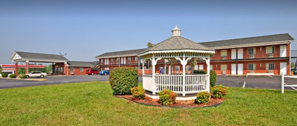 Surry Inn - Dobson Exterior foto